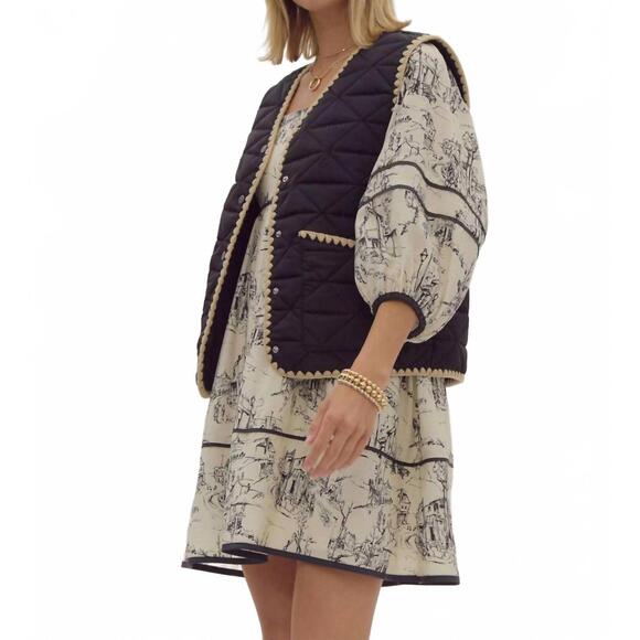 NEW ENTRO scalloped trim vest in black tan - Picture 5 of 8